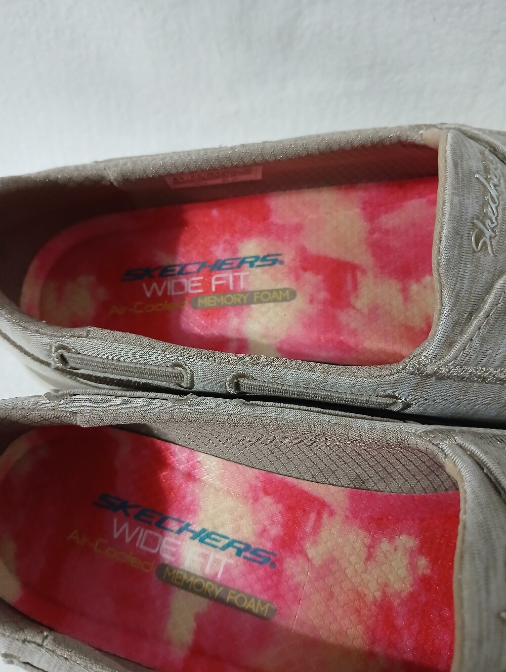 Skechers Women's Beige/Tan Slip-On Moccasin Sneaker Size 8.5 - Picture 5 of 14